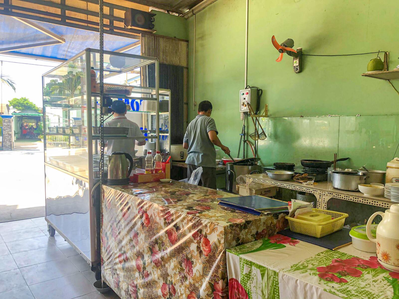 Không gian quán ăn Chơn Hạnh Dung